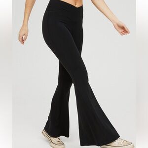 Offline by Aerie Real Me High Waisted Crossover Super Rib Flare Legging EUC